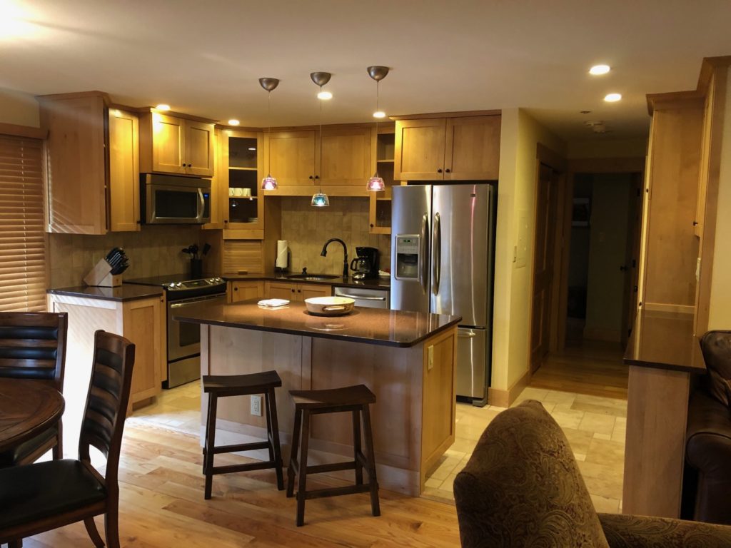 Vail condo with full kitchen and seating
